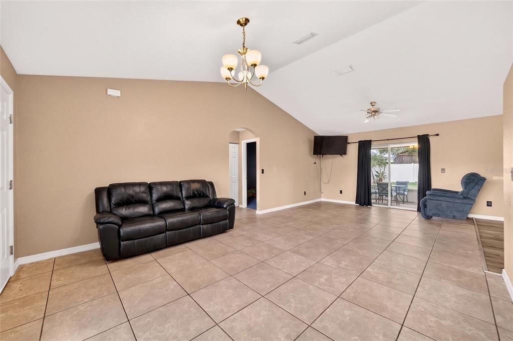 For Sale: $229,900 (3 beds, 2 baths, 1362 Square Feet)
