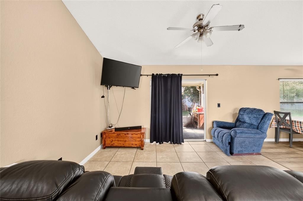 For Sale: $229,900 (3 beds, 2 baths, 1362 Square Feet)