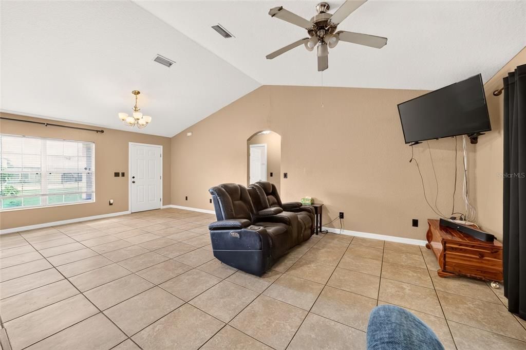 For Sale: $229,900 (3 beds, 2 baths, 1362 Square Feet)