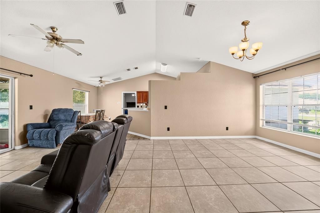 For Sale: $229,900 (3 beds, 2 baths, 1362 Square Feet)