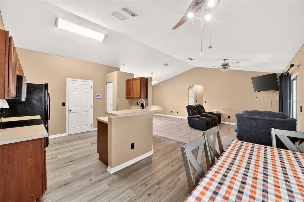 For Sale: $229,900 (3 beds, 2 baths, 1362 Square Feet)