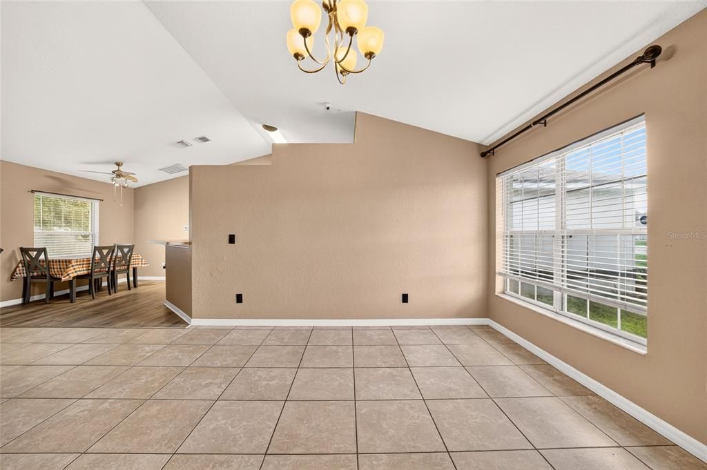 For Sale: $229,900 (3 beds, 2 baths, 1362 Square Feet)