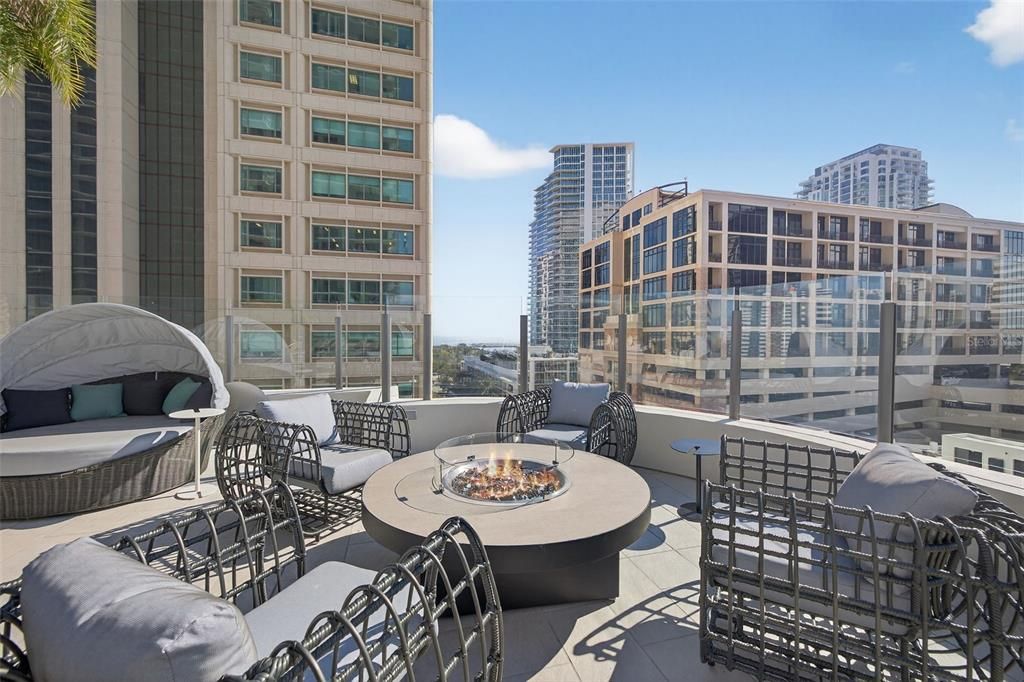 出租: $5,500 (2 贝兹, 2 浴室, 1295 平方英尺)