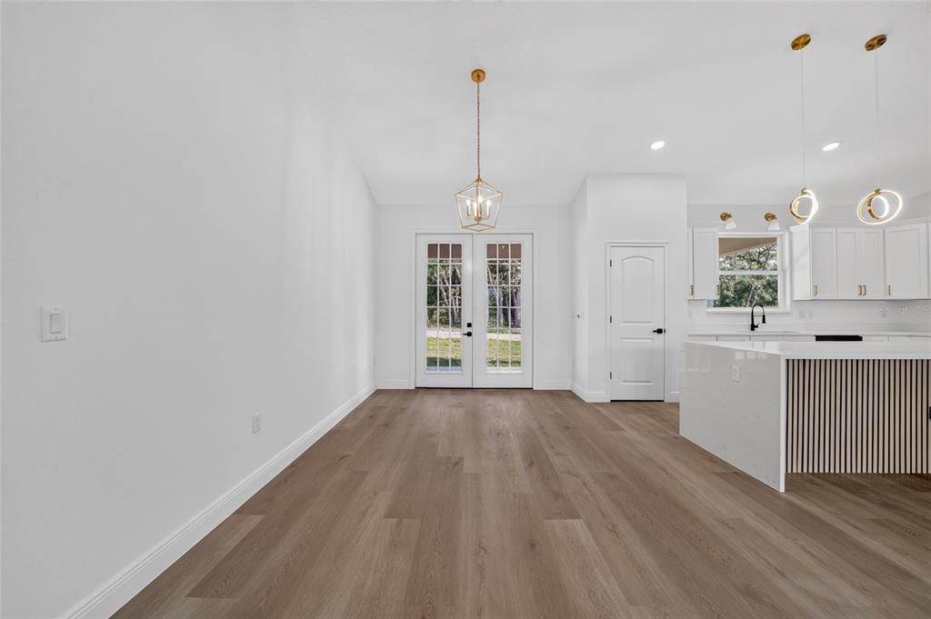 На продажу: $415,000 (3 спален, 2 ванн, 1831 Квадратных фут)
