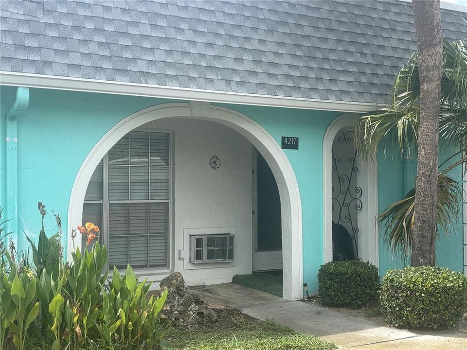For Sale: $65,000 (1 beds, 1 baths, 624 Square Feet)