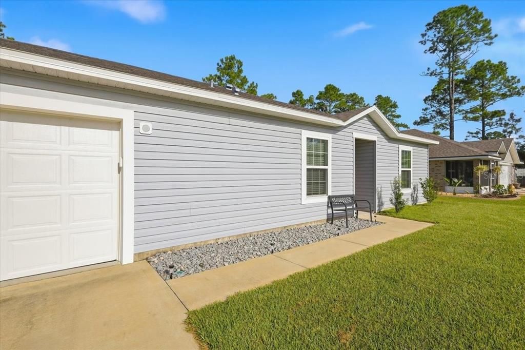 For Sale: $364,000 (5 beds, 2 baths, 2052 Square Feet)