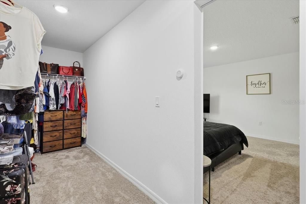 For Sale: $364,000 (5 beds, 2 baths, 2052 Square Feet)