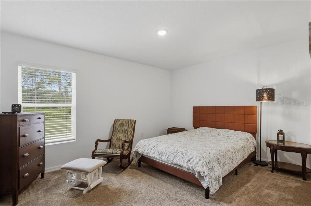 For Sale: $364,000 (5 beds, 2 baths, 2052 Square Feet)