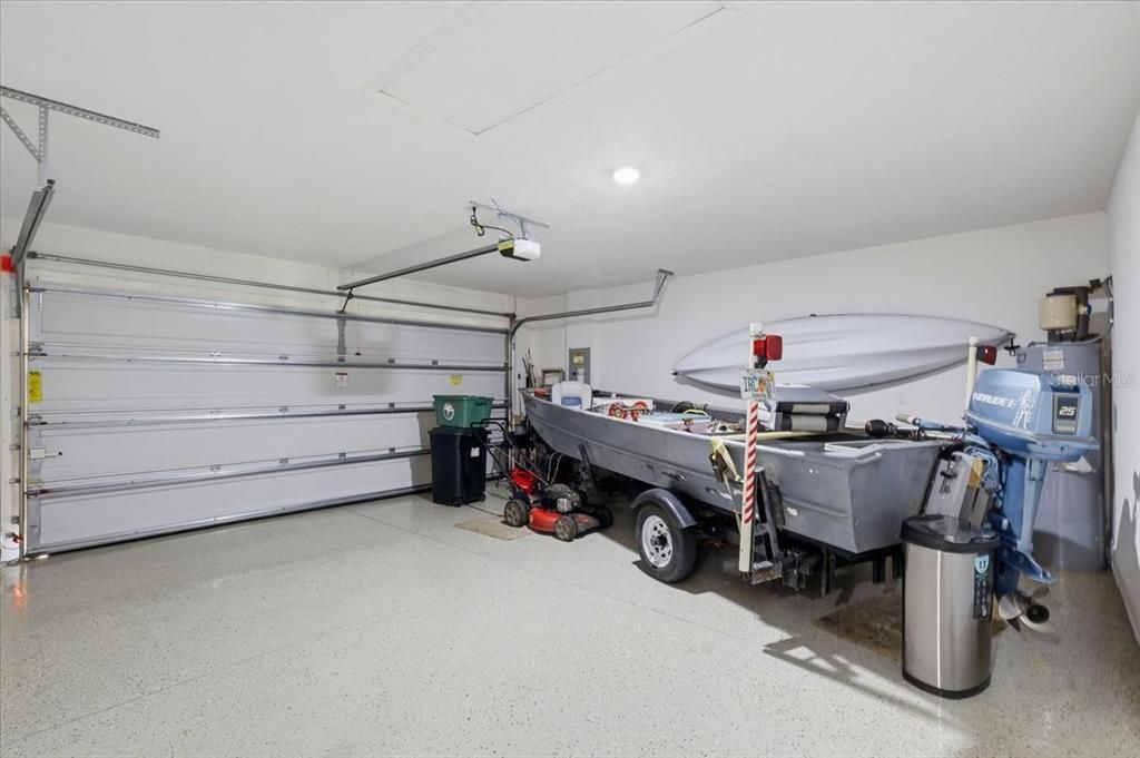 For Sale: $364,000 (5 beds, 2 baths, 2052 Square Feet)