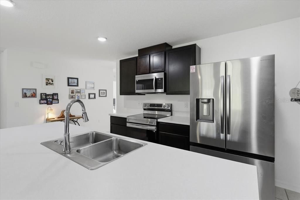 For Sale: $364,000 (5 beds, 2 baths, 2052 Square Feet)