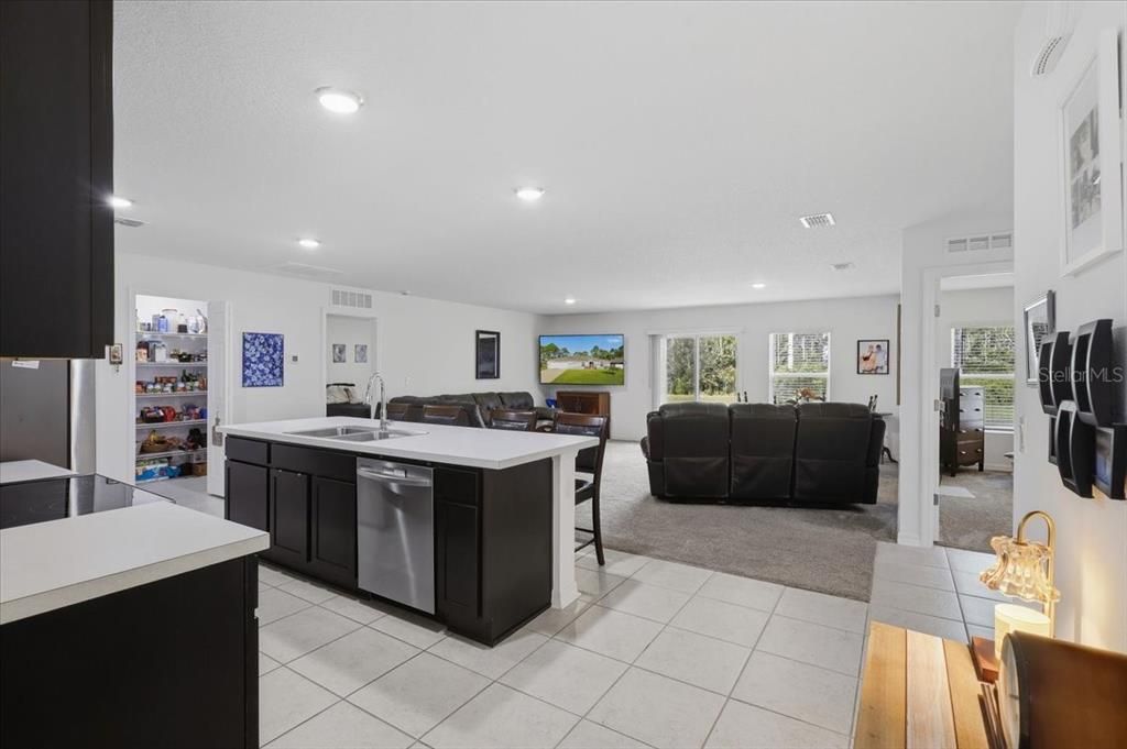 For Sale: $364,000 (5 beds, 2 baths, 2052 Square Feet)
