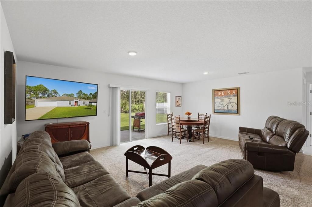 For Sale: $364,000 (5 beds, 2 baths, 2052 Square Feet)