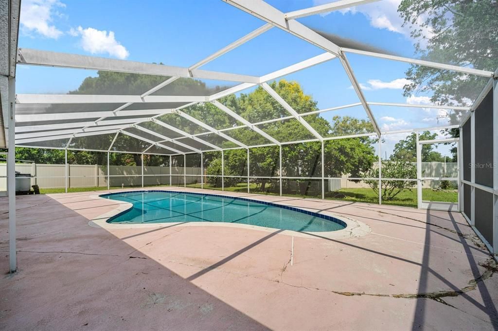 Active With Contract: $325,000 (3 beds, 2 baths, 1580 Square Feet)