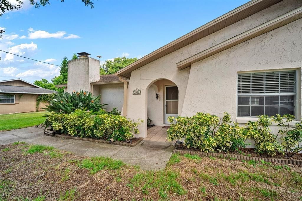Active With Contract: $325,000 (3 beds, 2 baths, 1580 Square Feet)