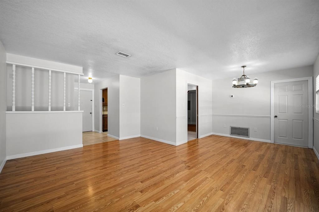 Active With Contract: $325,000 (3 beds, 2 baths, 1580 Square Feet)