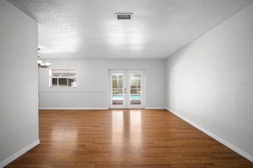 Active With Contract: $325,000 (3 beds, 2 baths, 1580 Square Feet)