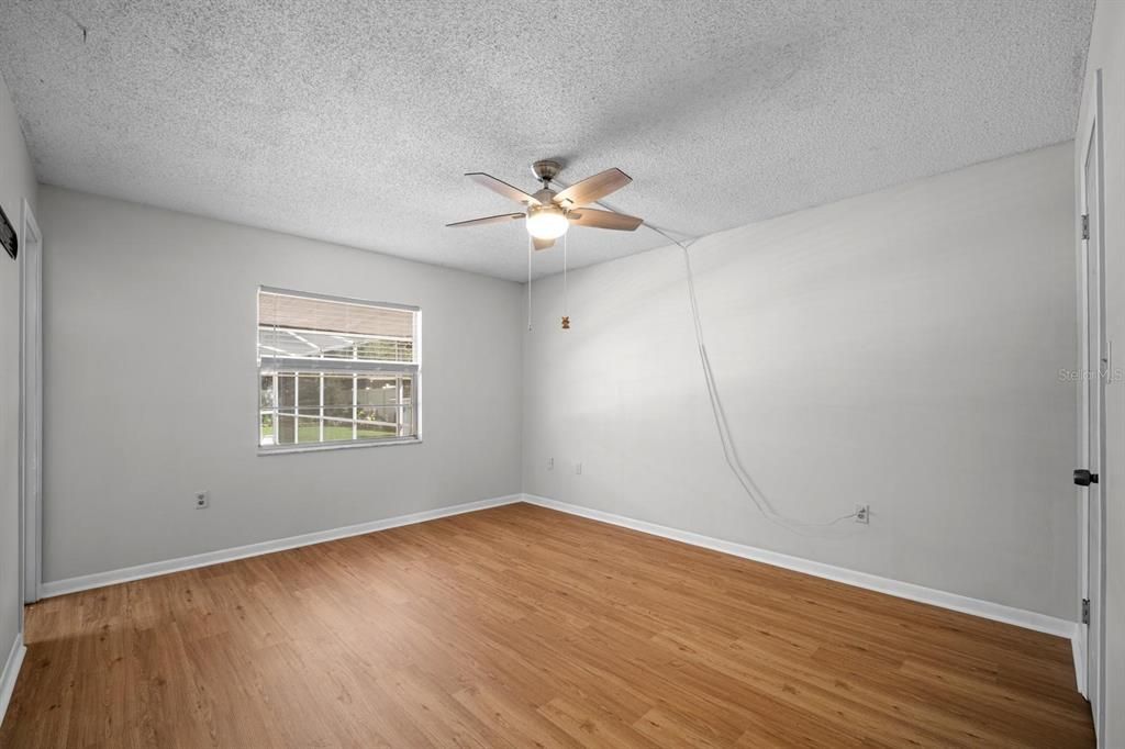 Active With Contract: $325,000 (3 beds, 2 baths, 1580 Square Feet)