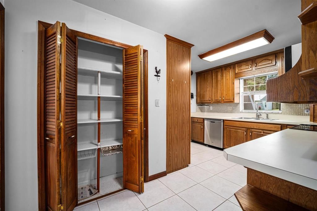 Active With Contract: $325,000 (3 beds, 2 baths, 1580 Square Feet)
