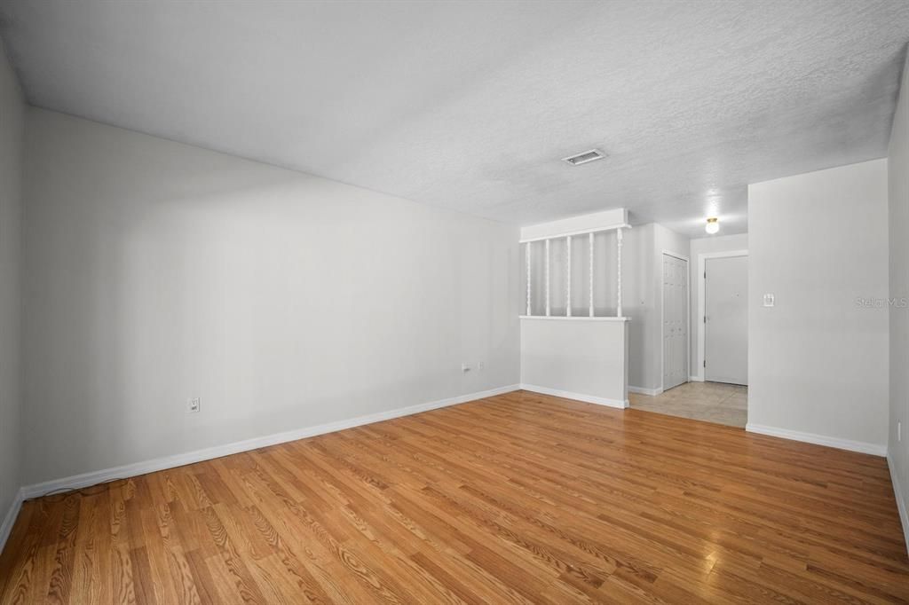 Active With Contract: $325,000 (3 beds, 2 baths, 1580 Square Feet)