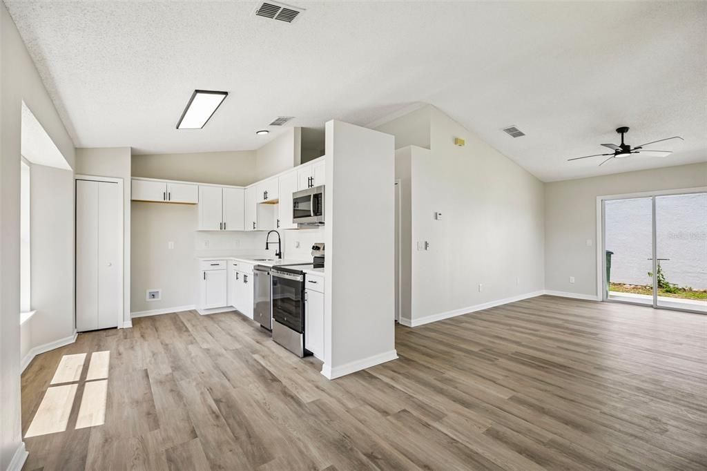 En Venta: $309,000 (3 camas, 2 baños, 1101 Pies cuadrados)