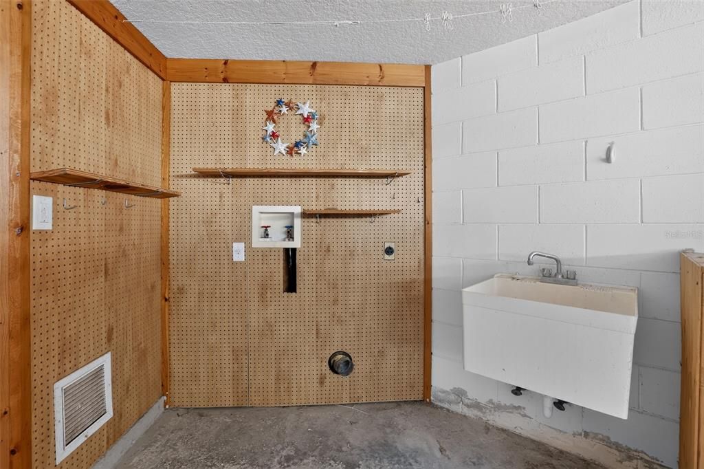 На продажу: $239,900 (3 спален, 2 ванн, 1591 Квадратных фут)