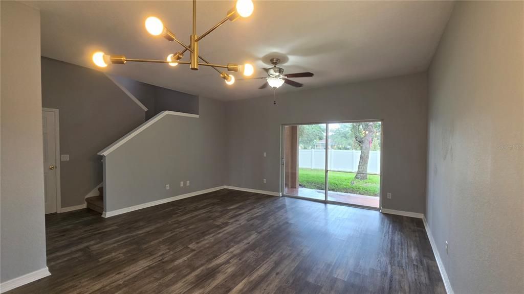 En Venta: $249,900 (4 camas, 3 baños, 1856 Pies cuadrados)