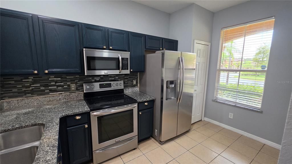 En Venta: $249,900 (4 camas, 3 baños, 1856 Pies cuadrados)