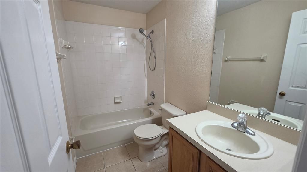 En Venta: $249,900 (4 camas, 3 baños, 1856 Pies cuadrados)
