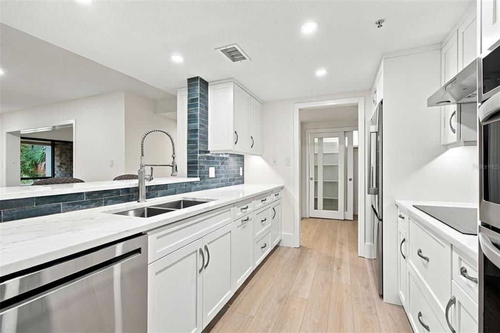 For Sale: $549,900 (2 beds, 2 baths, 1660 Square Feet)