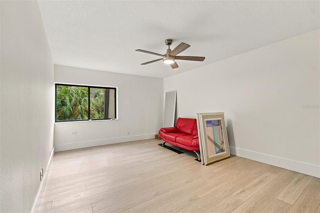 For Sale: $549,900 (2 beds, 2 baths, 1660 Square Feet)