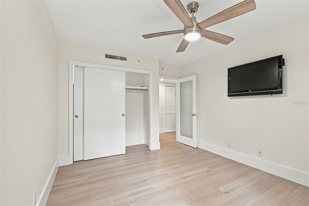 For Sale: $549,900 (2 beds, 2 baths, 1660 Square Feet)