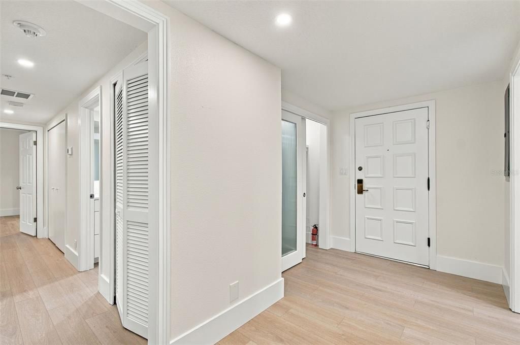 For Sale: $549,900 (2 beds, 2 baths, 1660 Square Feet)