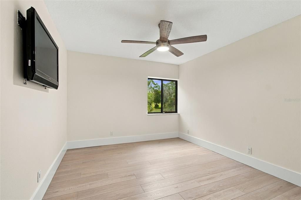 For Sale: $549,900 (2 beds, 2 baths, 1660 Square Feet)
