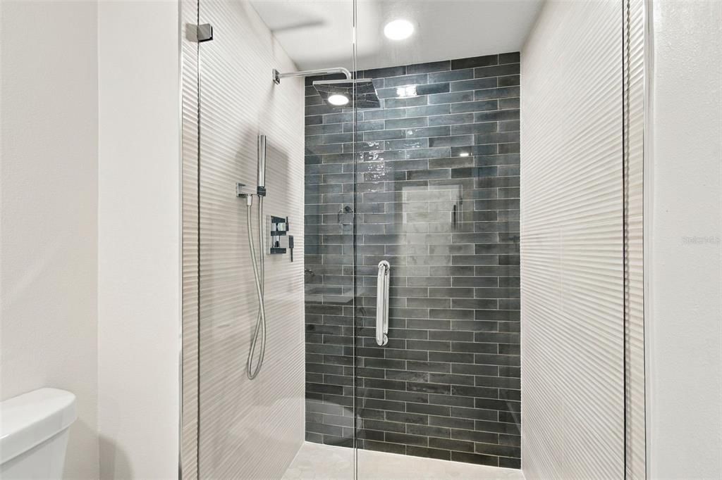 For Sale: $549,900 (2 beds, 2 baths, 1660 Square Feet)