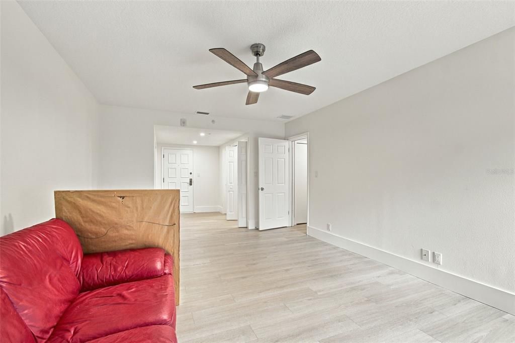 For Sale: $549,900 (2 beds, 2 baths, 1660 Square Feet)