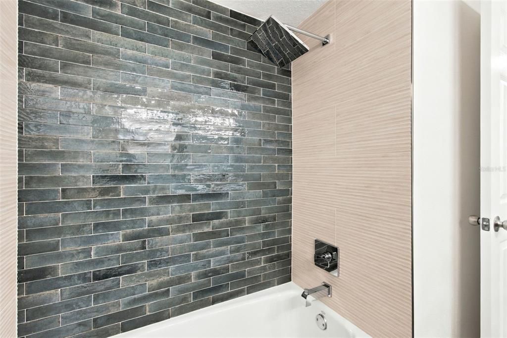 For Sale: $549,900 (2 beds, 2 baths, 1660 Square Feet)