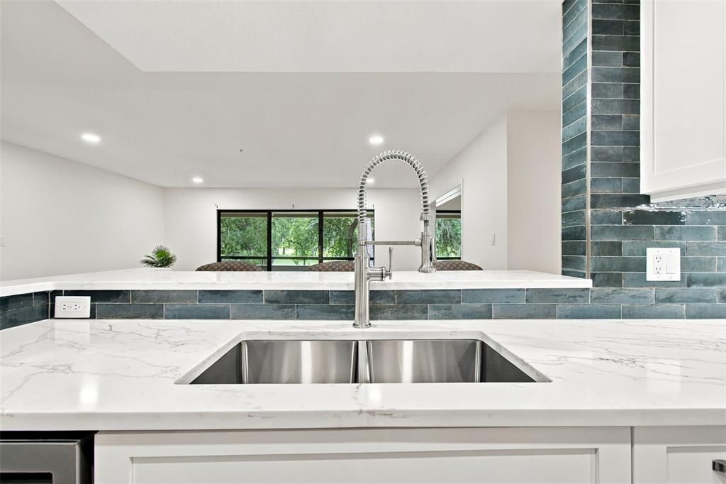 For Sale: $549,900 (2 beds, 2 baths, 1660 Square Feet)