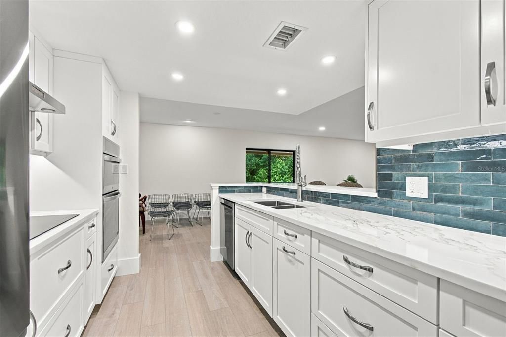 For Sale: $549,900 (2 beds, 2 baths, 1660 Square Feet)