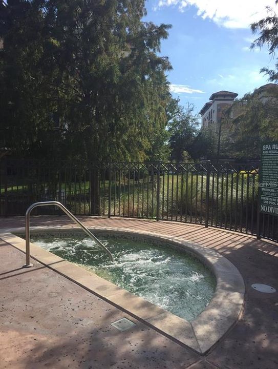 For Sale: $165,000 (2 beds, 2 baths, 957 Square Feet)
