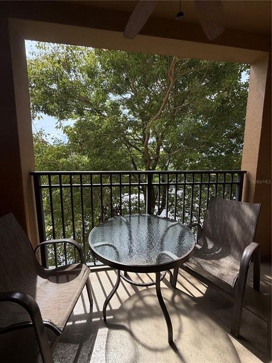 For Sale: $165,000 (2 beds, 2 baths, 957 Square Feet)