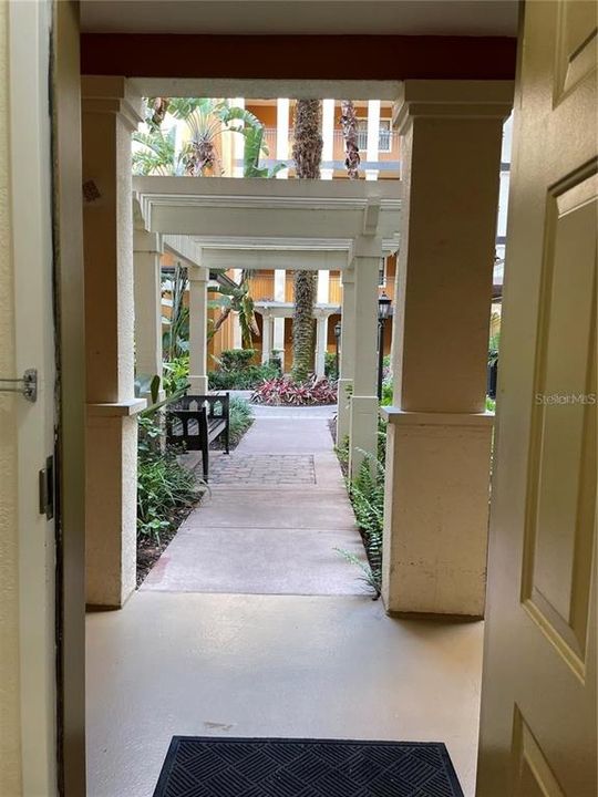 For Sale: $165,000 (2 beds, 2 baths, 957 Square Feet)
