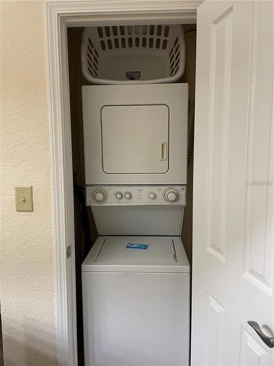 For Sale: $165,000 (2 beds, 2 baths, 957 Square Feet)