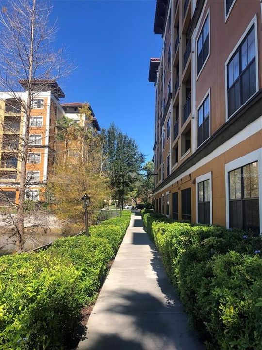 For Sale: $165,000 (2 beds, 2 baths, 957 Square Feet)