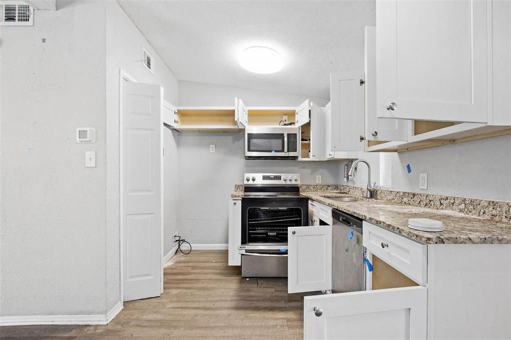 На продажу: $269,900 (3 спален, 2 ванн, 1269 Квадратных фут)