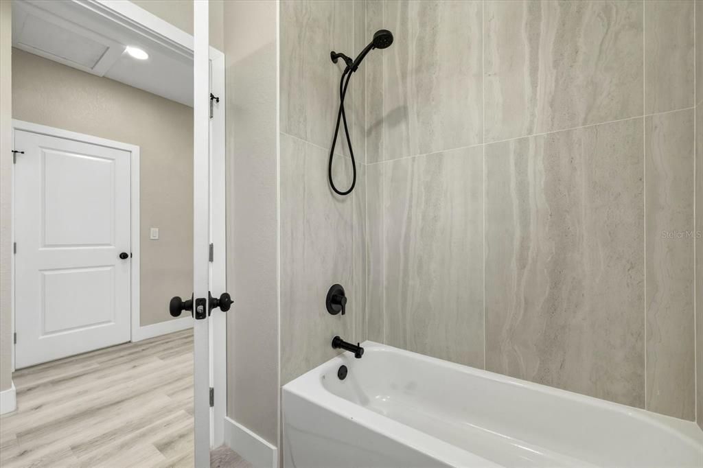 For Sale: $489,500 (3 beds, 2 baths, 1419 Square Feet)