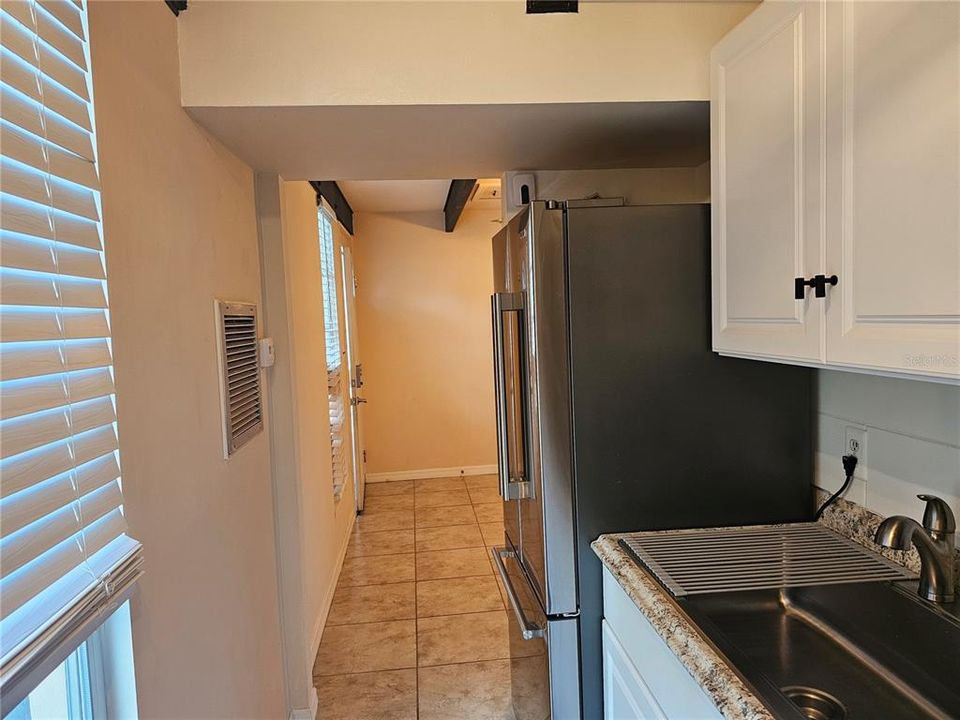 В аренду: $1,000 (1 спален, 1 ванн, 648 Квадратных фут)