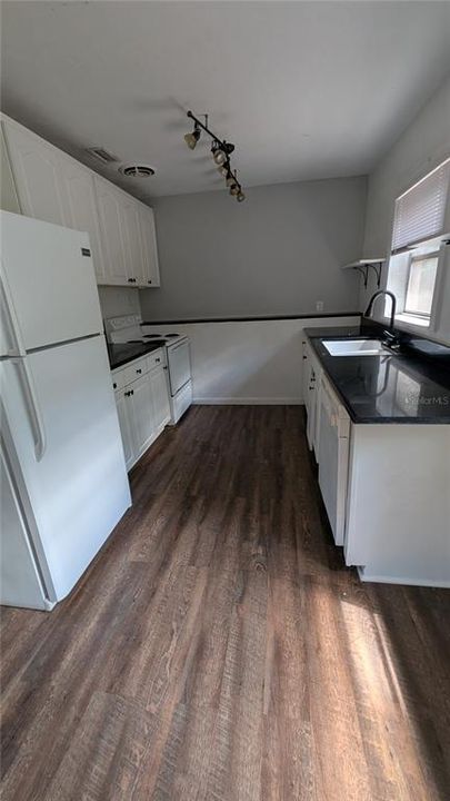 For Rent: $1,575 (2 beds, 1 baths, 1050 Square Feet)