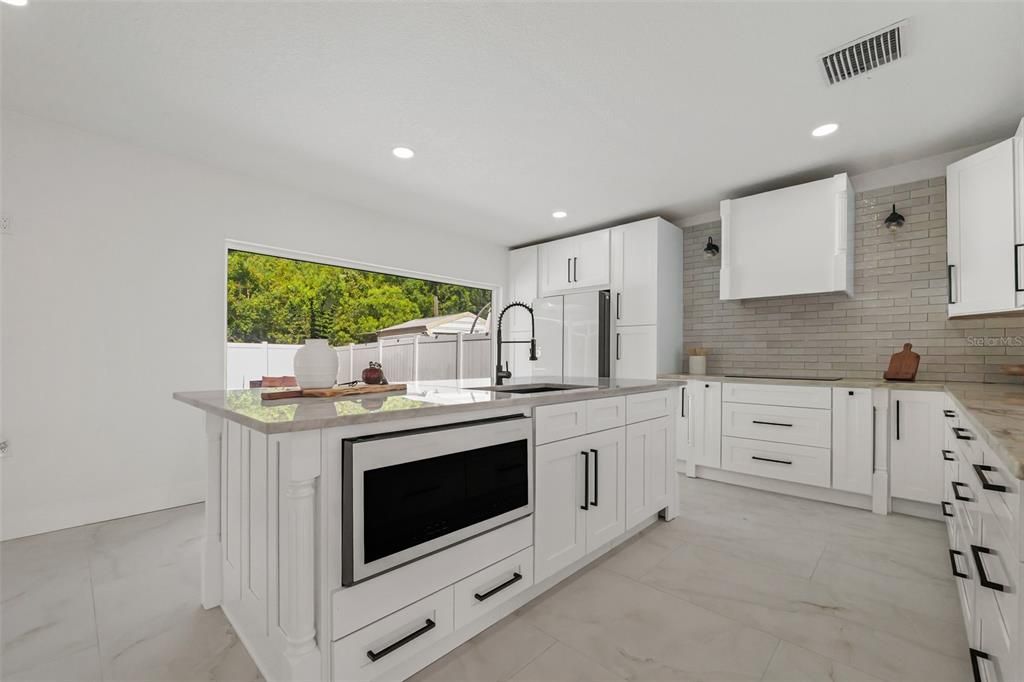 На продажу: $468,900 (4 спален, 2 ванн, 1196 Квадратных фут)