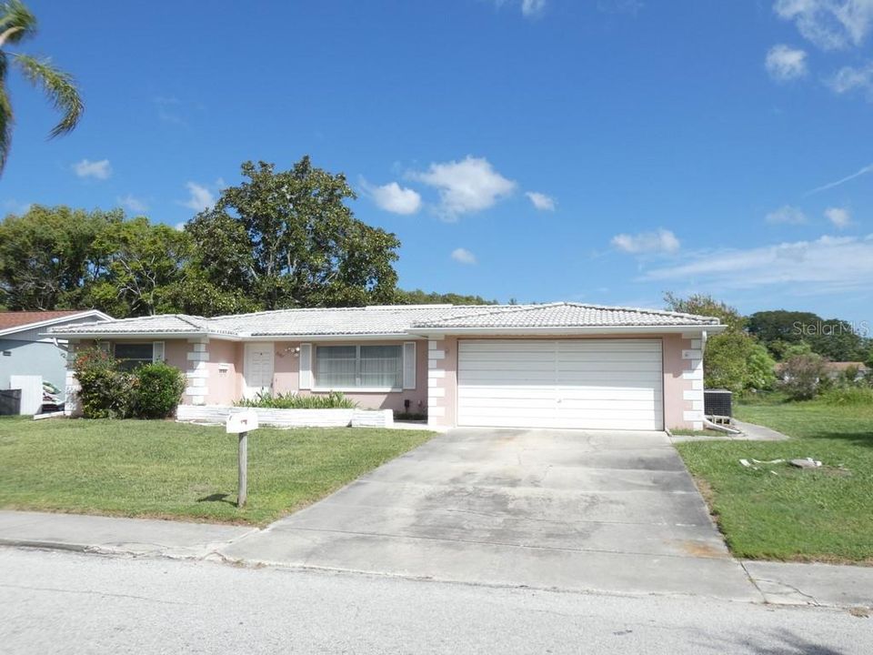 For Sale: $219,900 (2 beds, 2 baths, 1399 Square Feet)