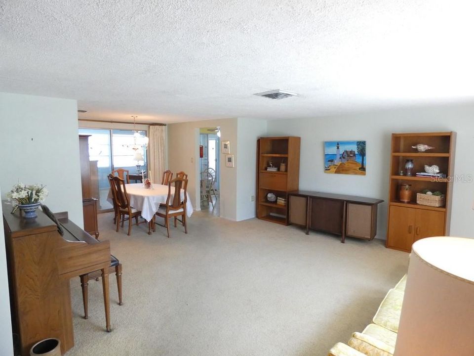 For Sale: $219,900 (2 beds, 2 baths, 1399 Square Feet)